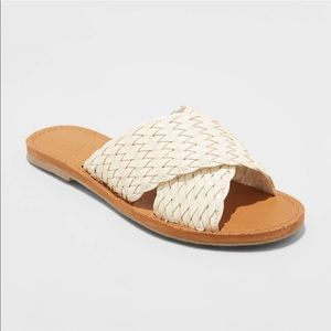 NWOT Universal Thread Slide Sandals